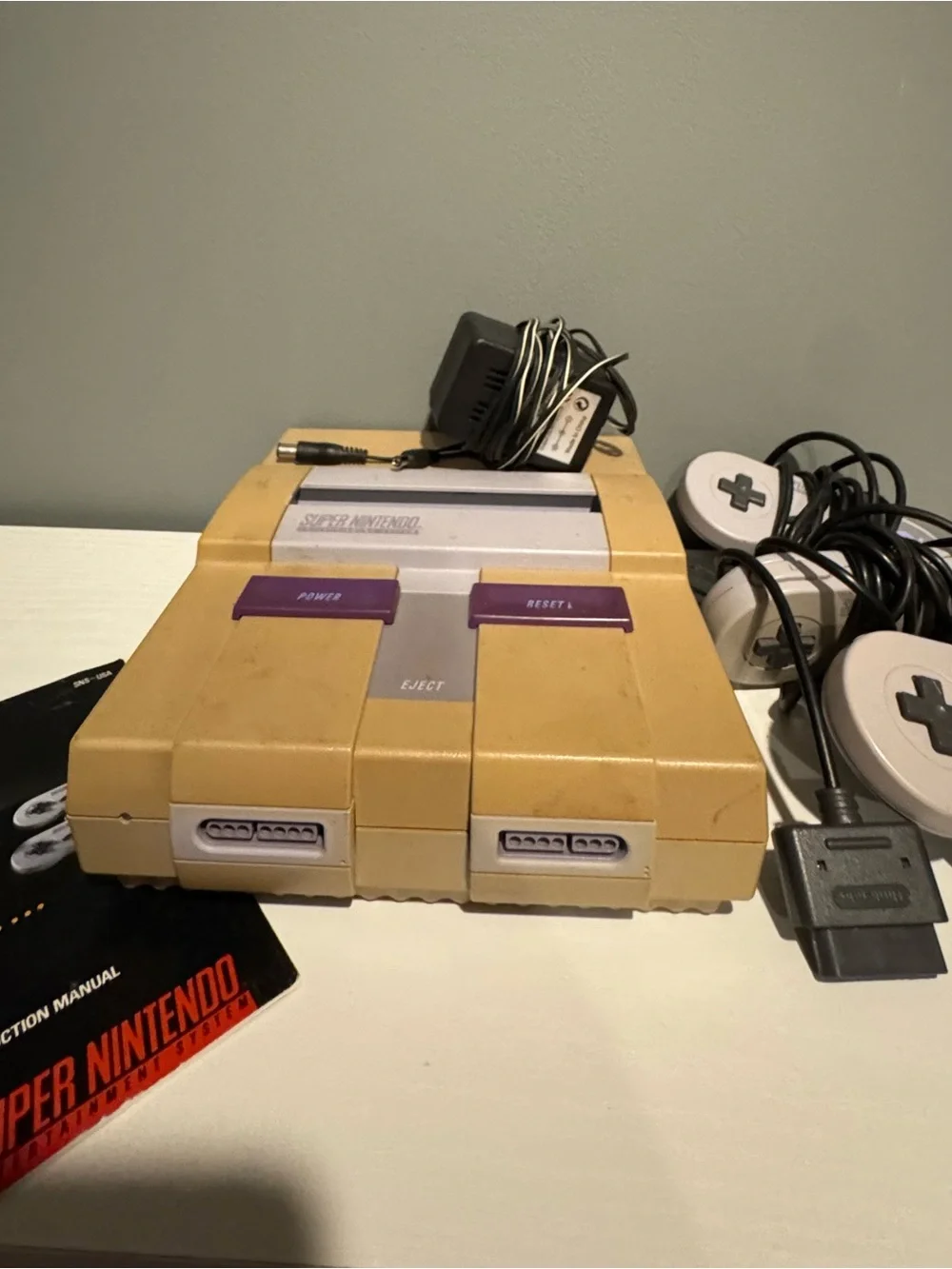 Super Nintendo Entertainment System SNES Console - Yellowed Plastic